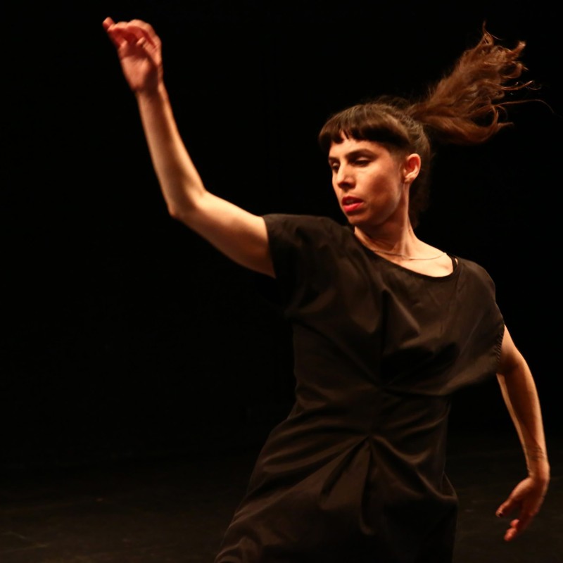 Elizabeth Ward, Kuratorin für Tanz & Performance: Portrait von Elizabeth Ward, Kuratorin für Tanz & Performance