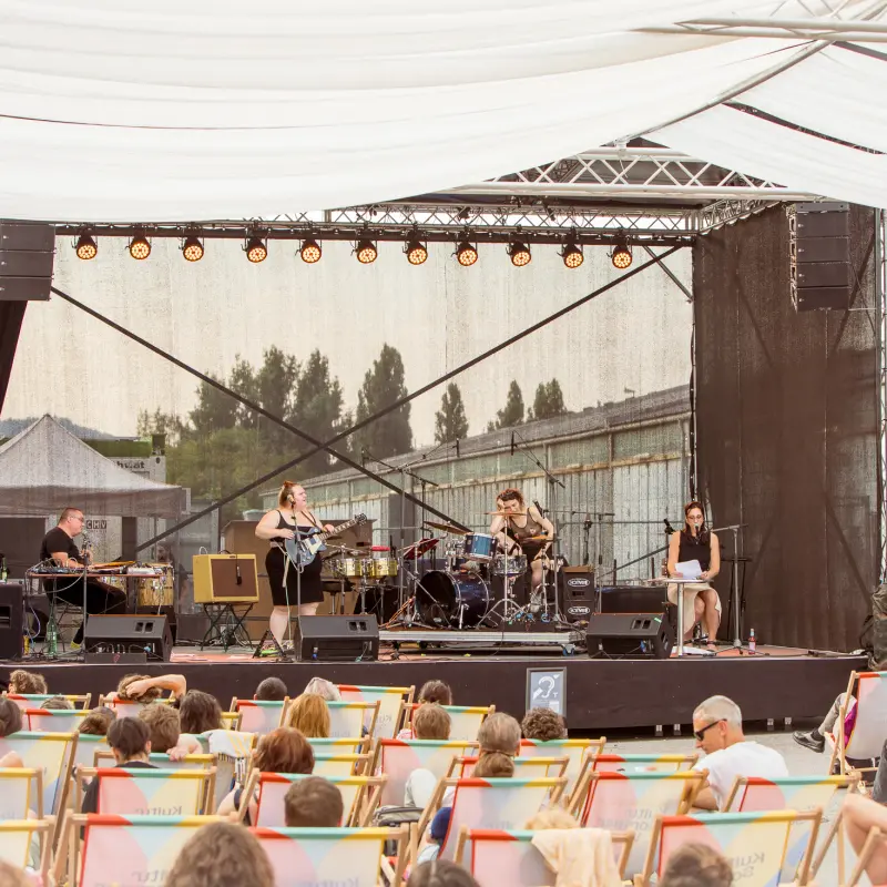 J. Jotakin, M. Kornberger & Jopa die Band: J. Jotakin, M. Kornberger & Jopa die Band präsentieren eine Lesung und Musik auf der Kultursommer-Bühne beim Nordwestbahnhof.