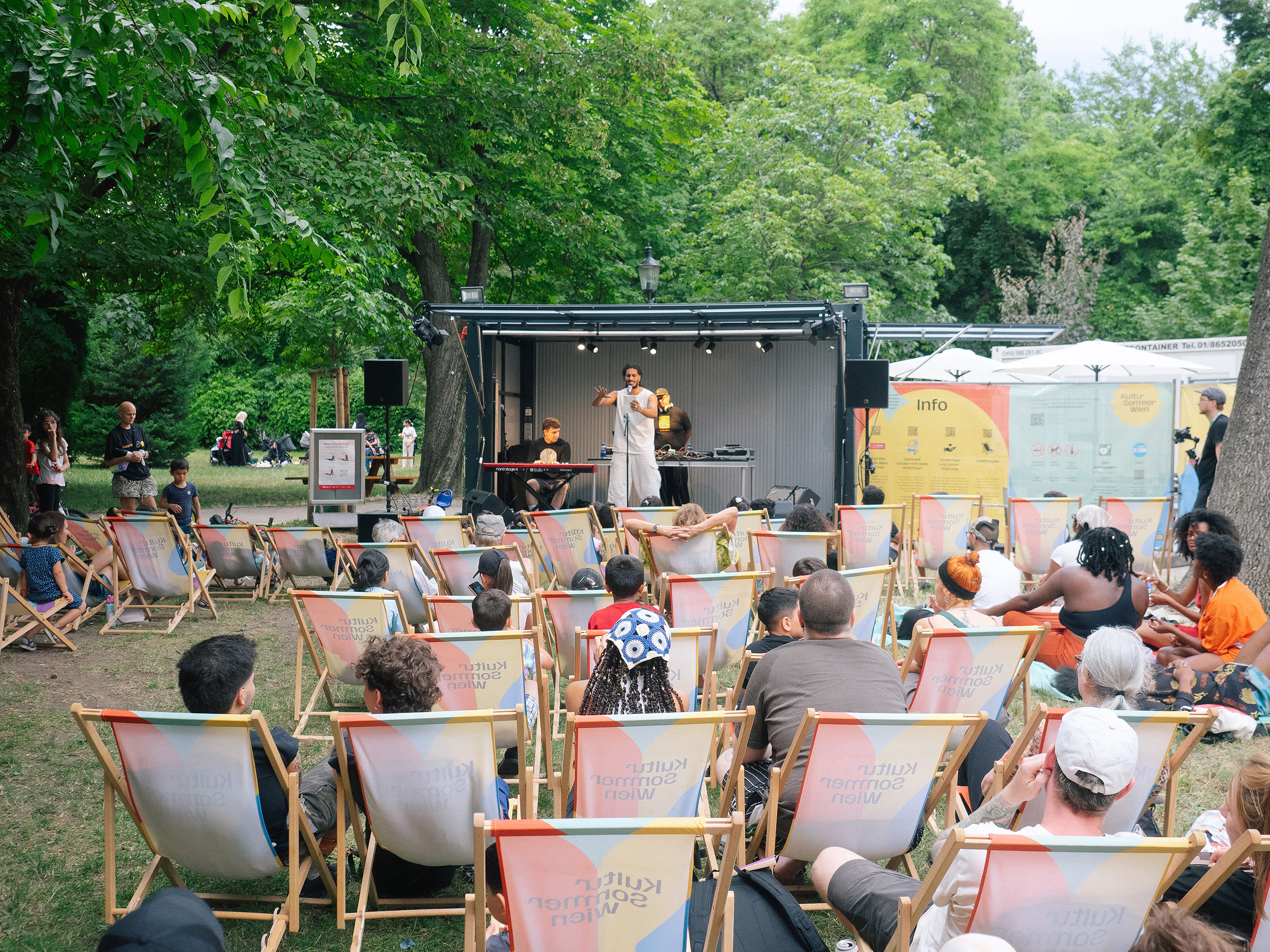 KVSAL performt auf der Kultursommer-Bühne im Waldmüllerpark.