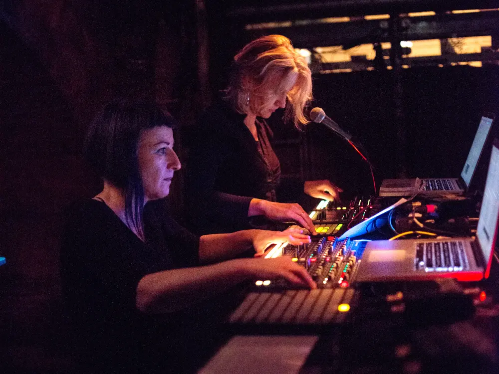 Hidden Shards – Irradiation & Martina Claussen